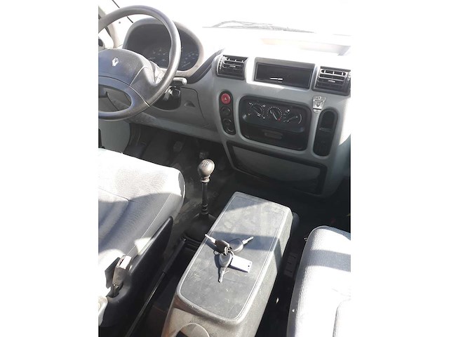 Renault - 2002 - master - 2 - personenauto - afbeelding 2 van  16