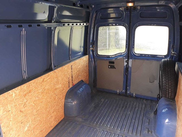 Renault - 2002 - master - 2 - personenauto - afbeelding 4 van  16