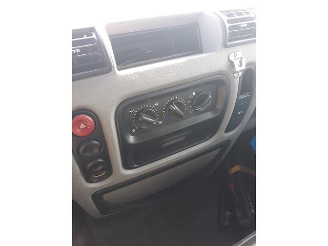 Renault - 2002 - master - 2 - personenauto - afbeelding 1 van  9