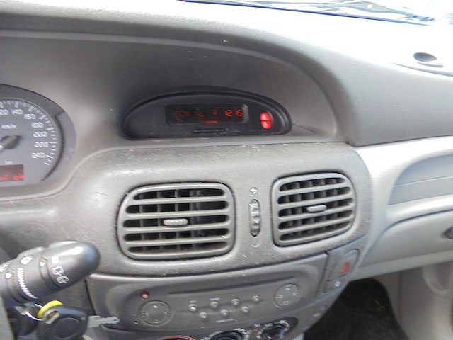 Renault - 2003 - scénic - 1.6-16v authentique - 88-lv-ng - afbeelding 3 van  12