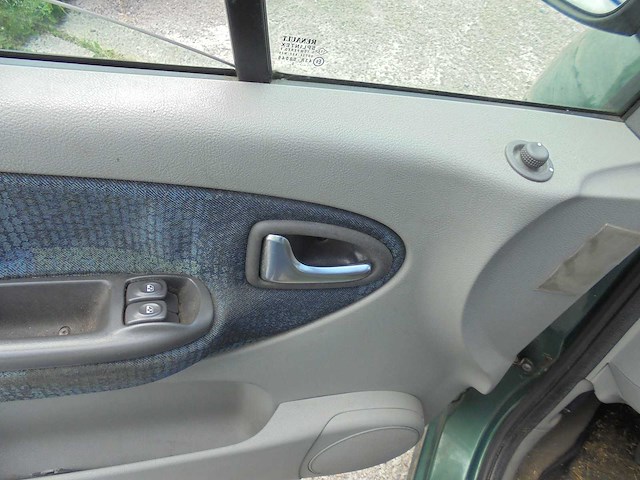 Renault - 2003 - scénic - 1.6-16v authentique - 88-lv-ng - afbeelding 11 van  12