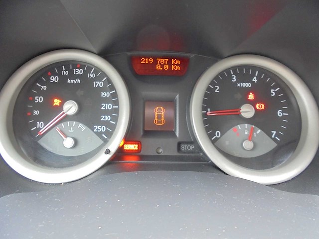 Renault - 2004 - mégane - 1.6-16v priv.luxe - 31-ns-vr - afbeelding 3 van  11