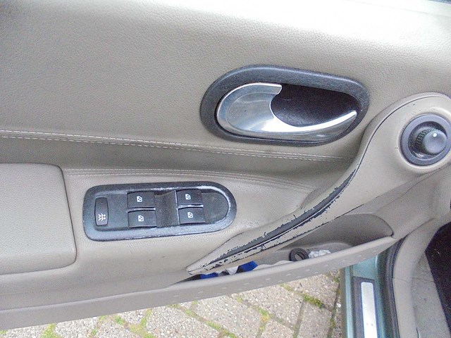 Renault - 2004 - mégane - 1.6-16v priv.luxe - 31-ns-vr - afbeelding 8 van  11