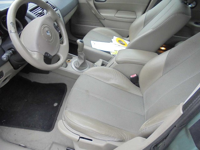 Renault - 2004 - mégane - 1.6-16v priv.luxe - 31-ns-vr - afbeelding 9 van  11