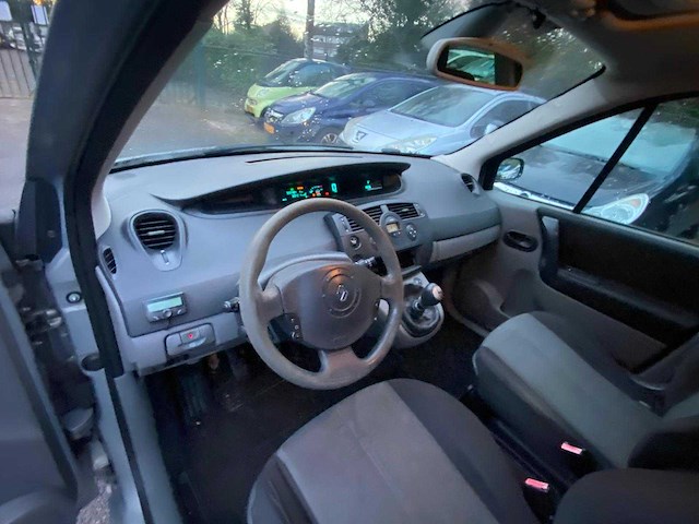 Renault - 2004 - scénic - 2.0-16v expr.comf. - 97-pd-vg - afbeelding 8 van  22
