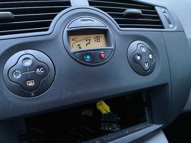 Renault - 2004 - scénic - 2.0-16v expr.comf. - 97-pd-vg - afbeelding 19 van  22