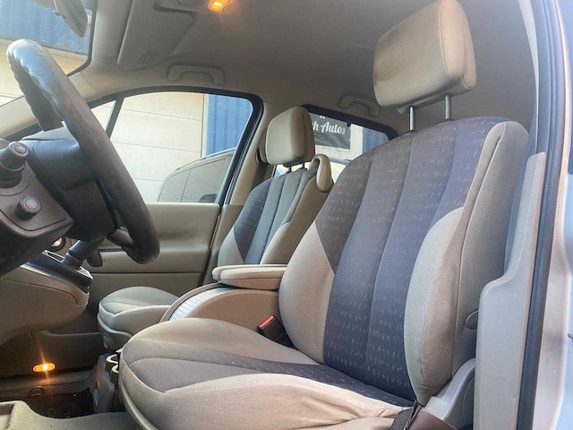 Renault - 2006 - grand scénic - 1.6-16v expr.comf. - 37-sj-xd - afbeelding 19 van  30