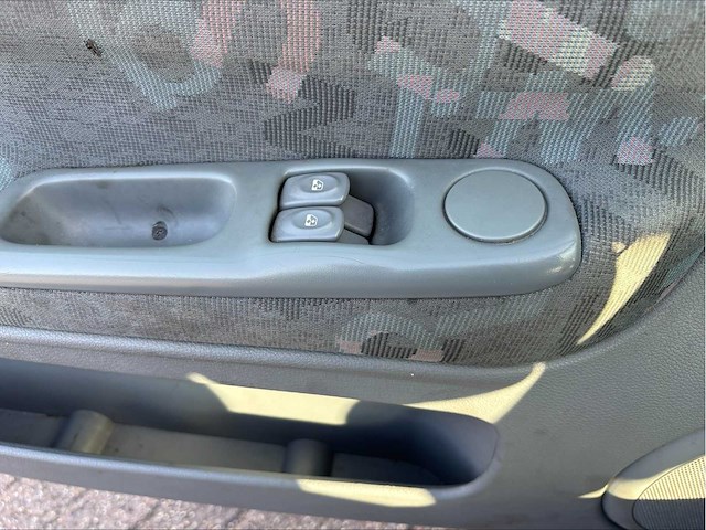 Renault - 2006 - twingo - 1.2 authentique - 47-st-rv - afbeelding 2 van  10