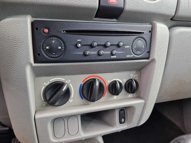 Renault - 2007 - kangoo - 1.6-16v 4x4 privil. - 08-xj-ns - afbeelding 10 van  26