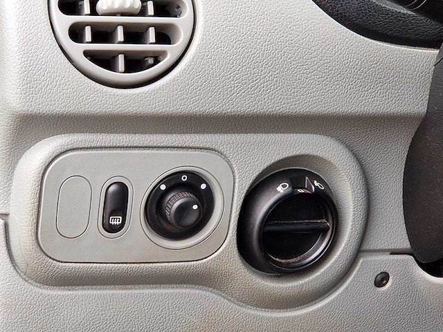 Renault - 2007 - kangoo - 1.6-16v 4x4 privil. - 08-xj-ns - afbeelding 14 van  26