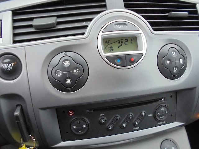 Renault - 2008 - grand scénic - 2.0-16v business l. automaat - 17-gvr-6 - afbeelding 3 van  14