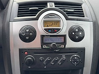 Renault - 2009 - mégane - grijs kenteken - 1.9 dci dynamique - 2-vbx-85 - afbeelding 4 van  16