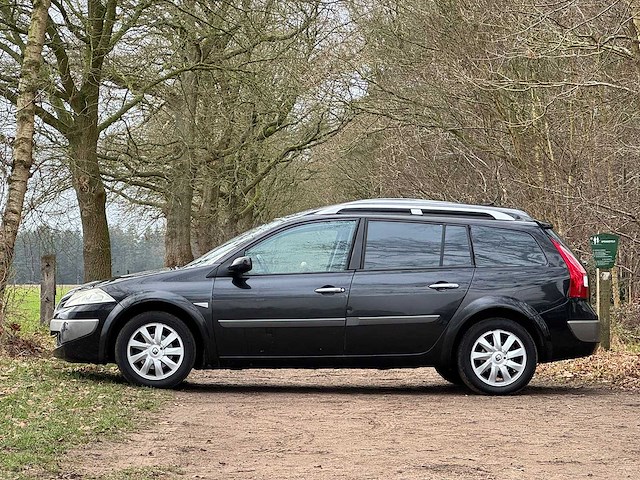 Renault - 2009 - mégane - grijs kenteken - 1.9 dci dynamique - 2-vbx-85 - afbeelding 15 van  16