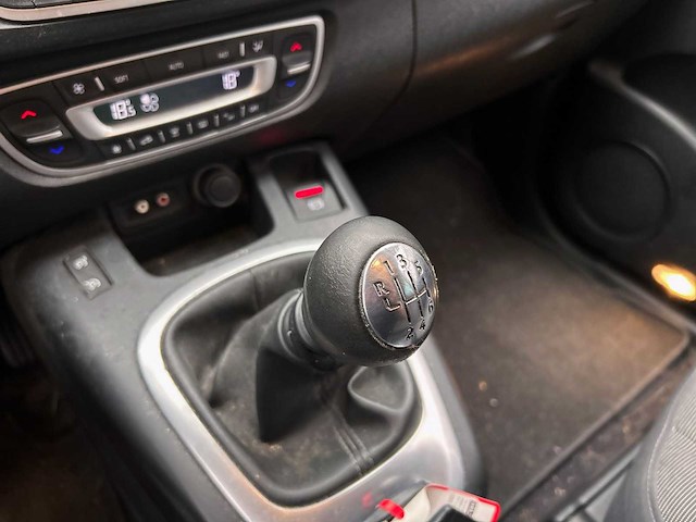 Renault - 2010 - scénic - 1.6 celsium - personenauto - afbeelding 21 van  32