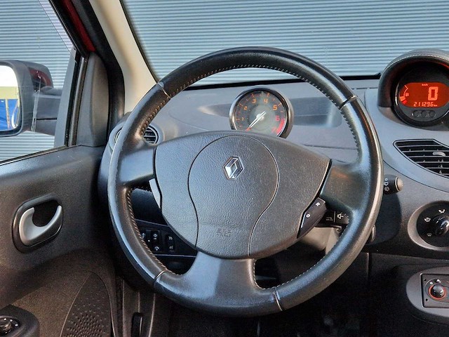 Renault - 2010 - twingo - 1.2-16v dynamique - 11-ltr-8 - afbeelding 4 van  24