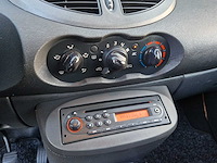 Renault - 2010 - twingo - 1.2-16v dynamique - 11-ltr-8 - afbeelding 10 van  24