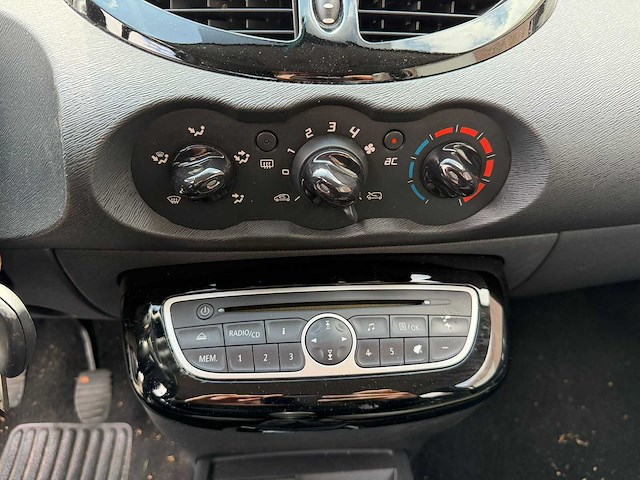 Renault - 2011 - twingo - 1.2-16v night & day - 85-spf-8 - afbeelding 5 van  5