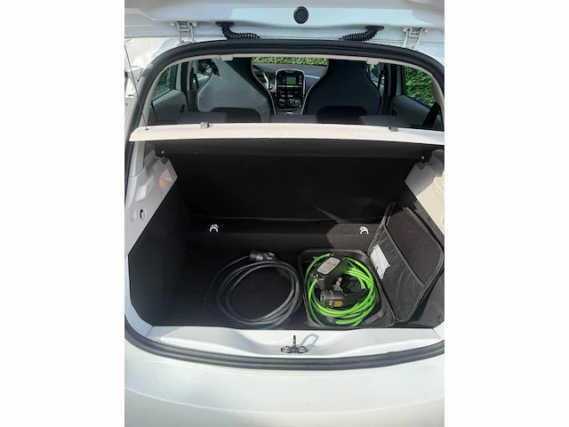 Renault - 2014 - zoe - q210 zen quickcharge 22 kwh - personenauto - afbeelding 19 van  22