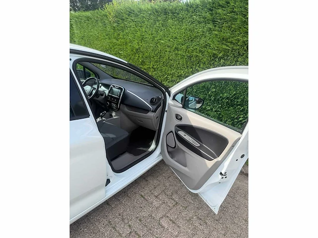 Renault - 2014 - zoe - q210 zen quickcharge 22 kwh - personenauto - afbeelding 21 van  22