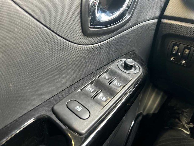 Renault - 2015 - captur - 0.9 tce dynamique - personenauto - afbeelding 2 van  17