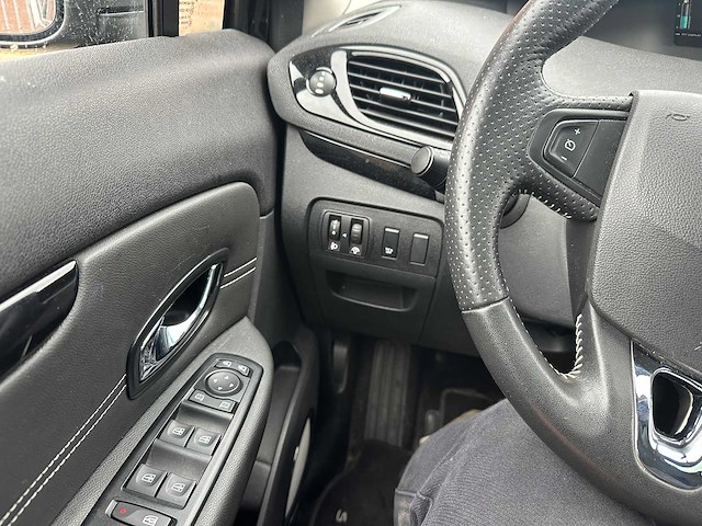 Renault - 2015 - scenic - automaat 1.5 dci bose - personenauto - afbeelding 8 van  19
