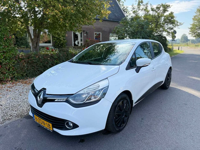 Renault - clio - 0.9 tce expression - 2015 - 6-zdn-18 - afbeelding 1 van  10