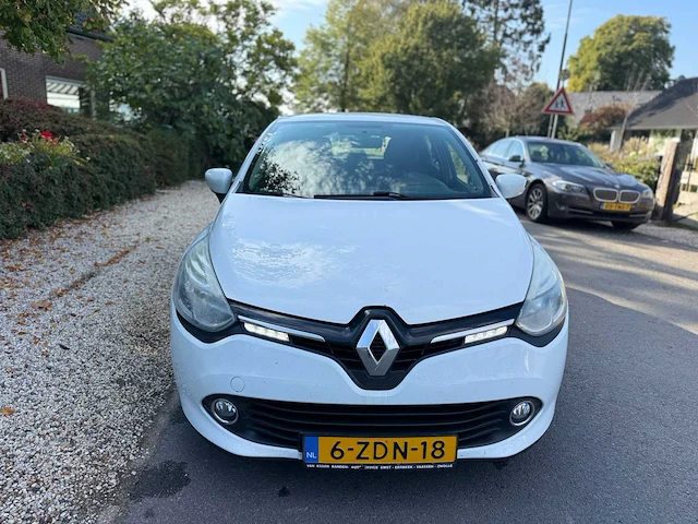 Renault - clio - 0.9 tce expression - 2015 - 6-zdn-18 - afbeelding 3 van  10