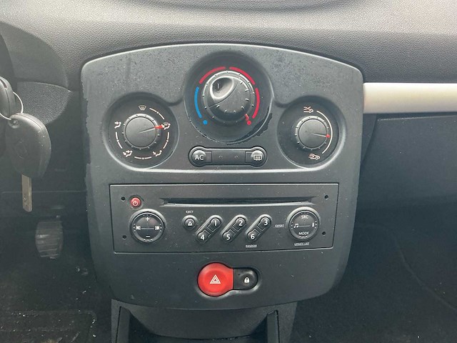 Renault - clio - 1.2-16v team spirit - 90-sv-gp - afbeelding 7 van  14