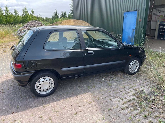 Renault - clio - clio - oldtimer - afbeelding 8 van  8