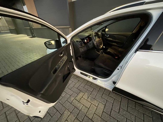 Renault - clio estate - 0.9 tce limited - car - 2019 - afbeelding 22 van  24