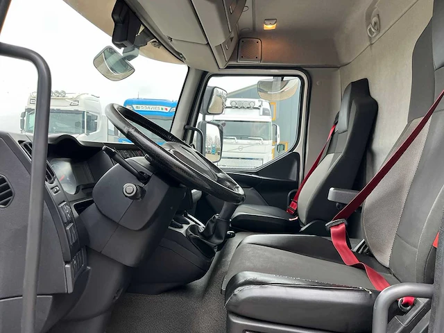 Renault - d210 - koeltruck - handgeschakeld - bloemen - thermo king t800-r 2019 - vrachtwagen - afbeelding 11 van  23