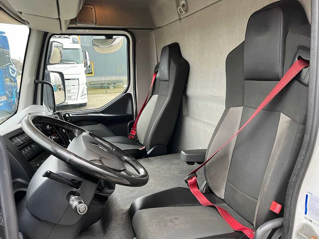Renault - d210 - koeltruck - handgeschakeld - bloemen - thermo king t800-r 2019 - vrachtwagen - afbeelding 13 van  23