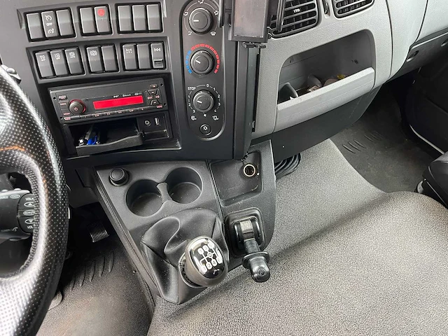 Renault - d210 - koeltruck - handgeschakeld - bloemen - thermo king t800-r 2019 - vrachtwagen - afbeelding 15 van  23