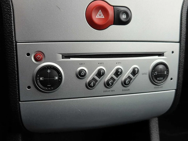 Renault - grand modus - 2011 - 1.6-16v dynamique - 01-pbh-2 - personenauto - afbeelding 5 van  13