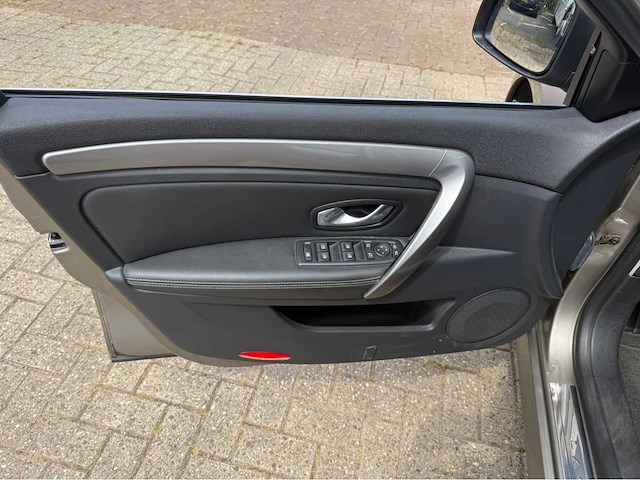 Renault - laguna estate - 1.5 dci executive - personenauto - 2012 - afbeelding 9 van  24