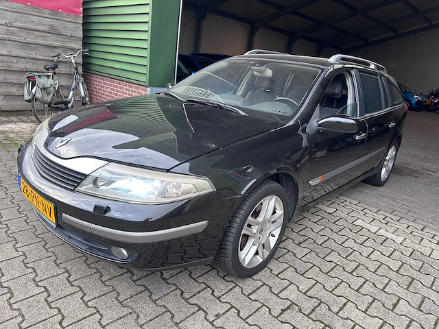 Renault - laguna grand tour - 1.8-16v tech line - 28-pn-nv- 2004 - afbeelding 1 van  11