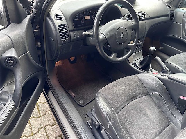 Renault - laguna grand tour - 1.8-16v tech line - 28-pn-nv- 2004 - afbeelding 10 van  11
