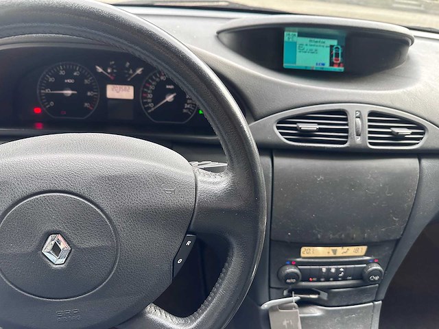 Renault - laguna grand tour - 1.8-16v tech line - 28-pn-nv- 2004 - afbeelding 11 van  11