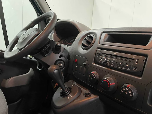 Renault - master -automaat - rolstoelbus - rolstoellift - bedrijfswagen - 2014 - afbeelding 4 van  32