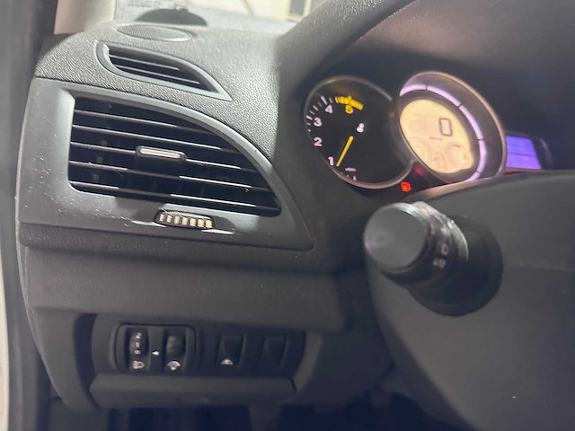 Renault - mégane - 1.5 dci expression van- 9-vrl-96 - afbeelding 4 van  19