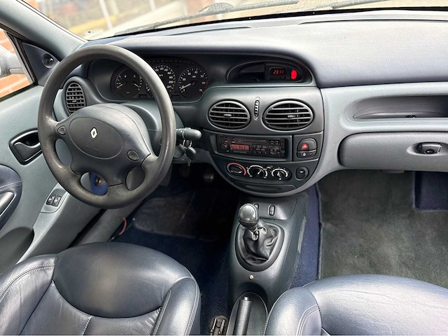 Renault - mégane - cabrio - 1.6e - personenauto - 1997 - afbeelding 3 van  23