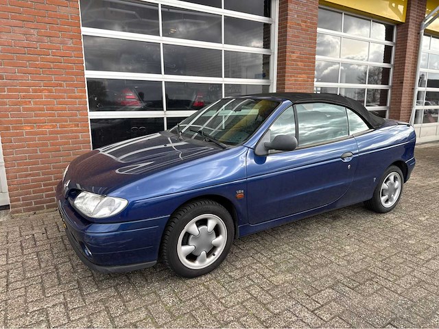 Renault - mégane - cabrio - 1.6e - personenauto - 1997 - afbeelding 1 van  23