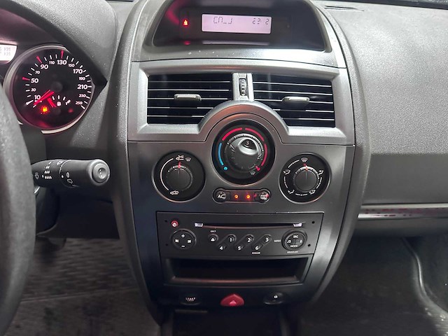 Renault - megane 1.4 - sedan - gsk-84-t - afbeelding 4 van  14