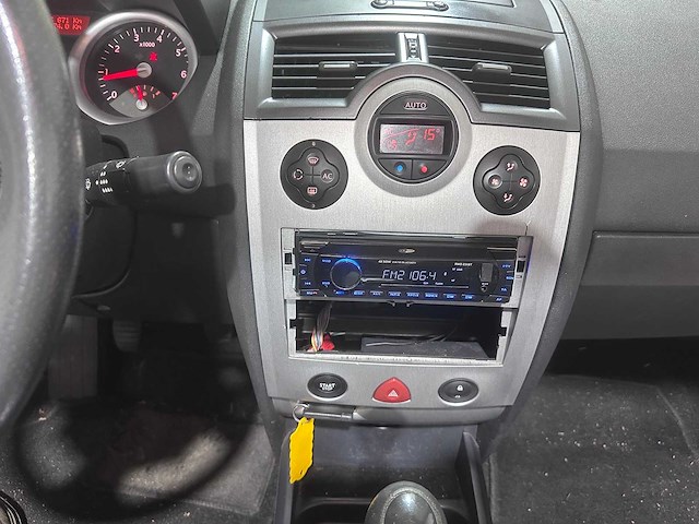 Renault - mégane coupé-cabriolet - 2.0-16v priv.luxe - 13-sk-kd- 2006 - afbeelding 5 van  19