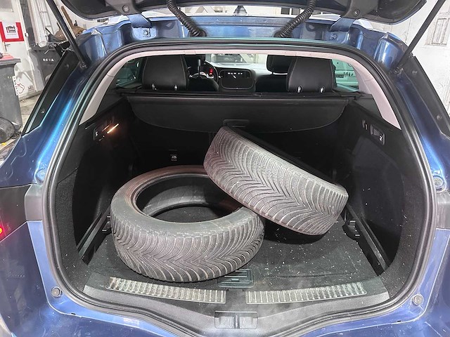 Renault - mégane estate - 1.2 tce bose - rf-930-s- 2017 - afbeelding 9 van  16