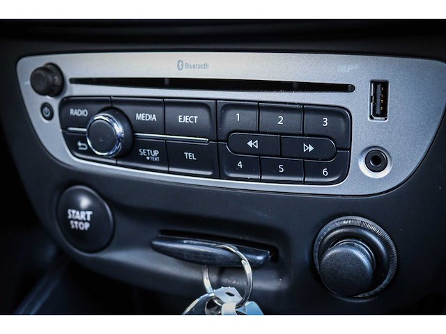 Renault - mégane estate - 1.2 tce expression - 05-zrv-6 - afbeelding 3 van  21