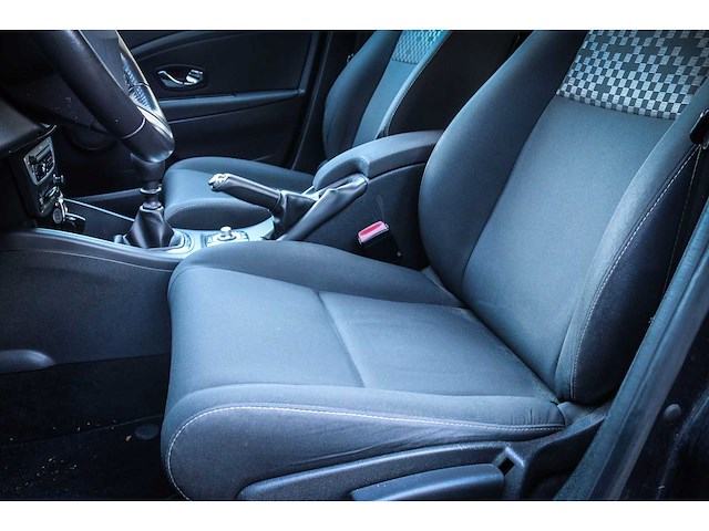 Renault - mégane estate - 1.2 tce expression - 05-zrv-6 - afbeelding 17 van  21