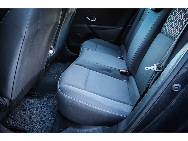 Renault - mégane estate - 1.2 tce expression - 05-zrv-6 - afbeelding 18 van  21