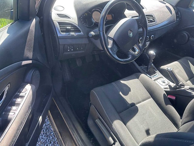 Renault - mégane estate - 1.2 tce expression - 2-ttb-17- 2014 - afbeelding 2 van  2
