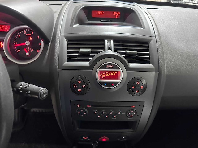 Renault - mégane grand tour - 2.0-16v dynam. comf - 77-sl-kg - afbeelding 3 van  13